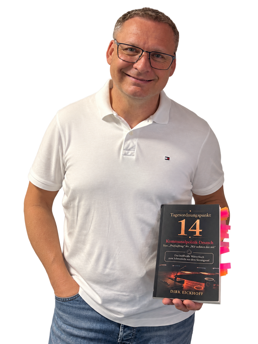 Autor Dirk Eickhoff aus Herdorf hält sein Buch „Tagesordnungspunkt 14 – Kommunalpolitik-Deutsch“ in der Hand